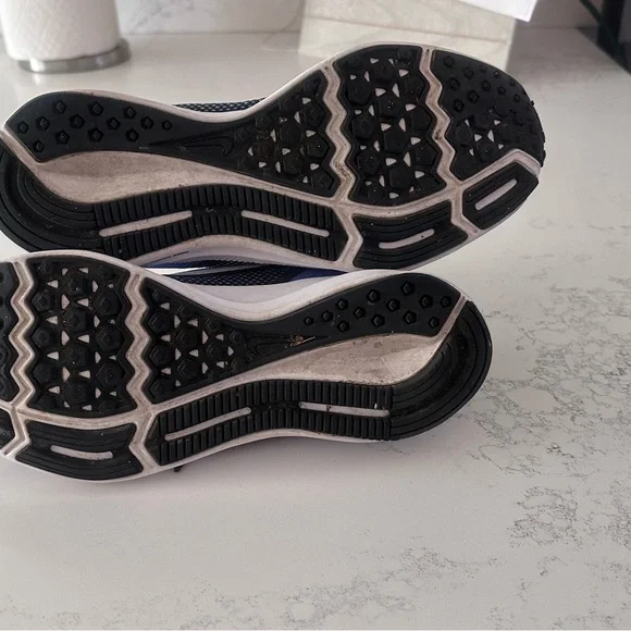 Nike Black and Blue Athletic Sneakers - Picture 4 of 6